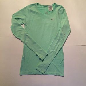 Long sleeve athletic shirt